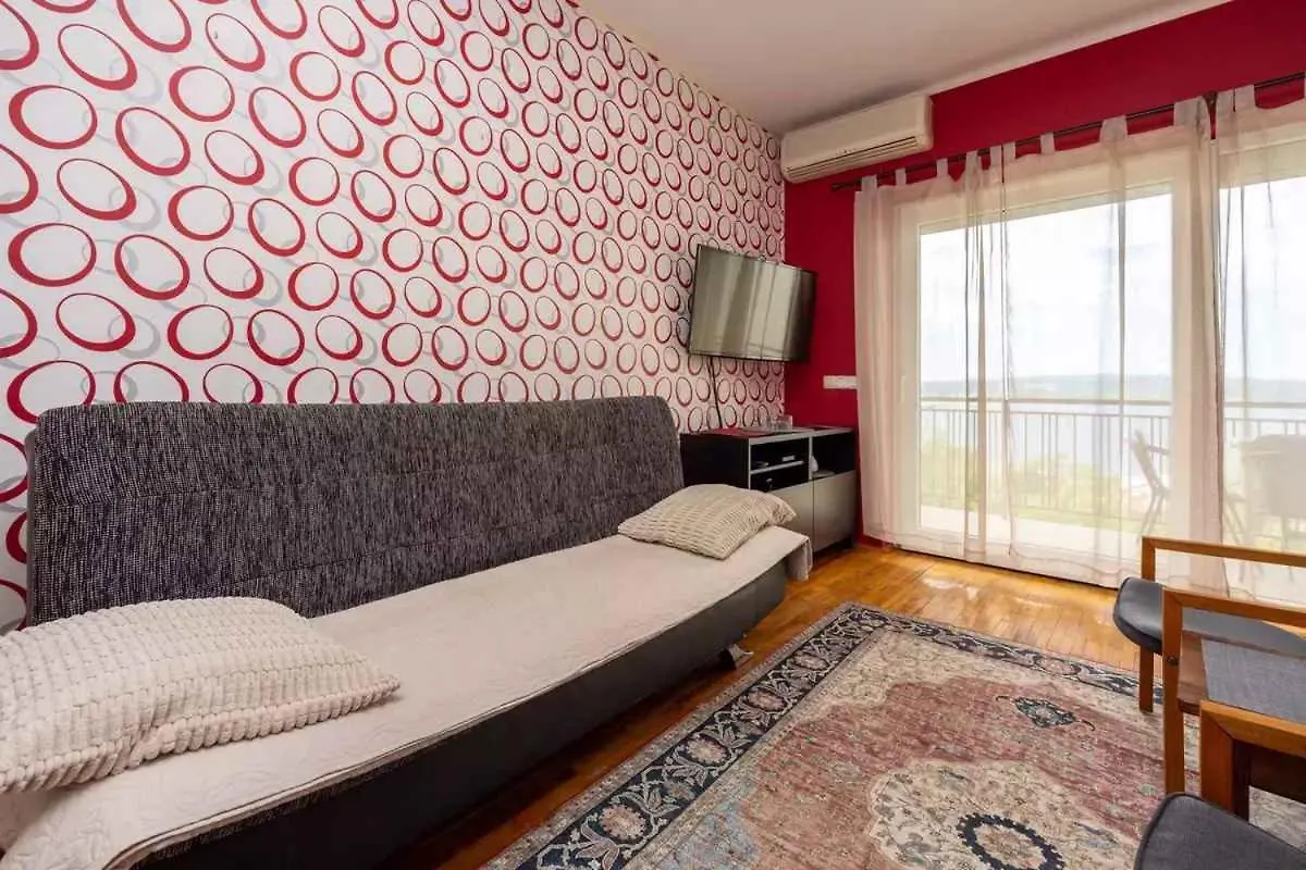 Two-Bedroom Apartment Crikvenica 3