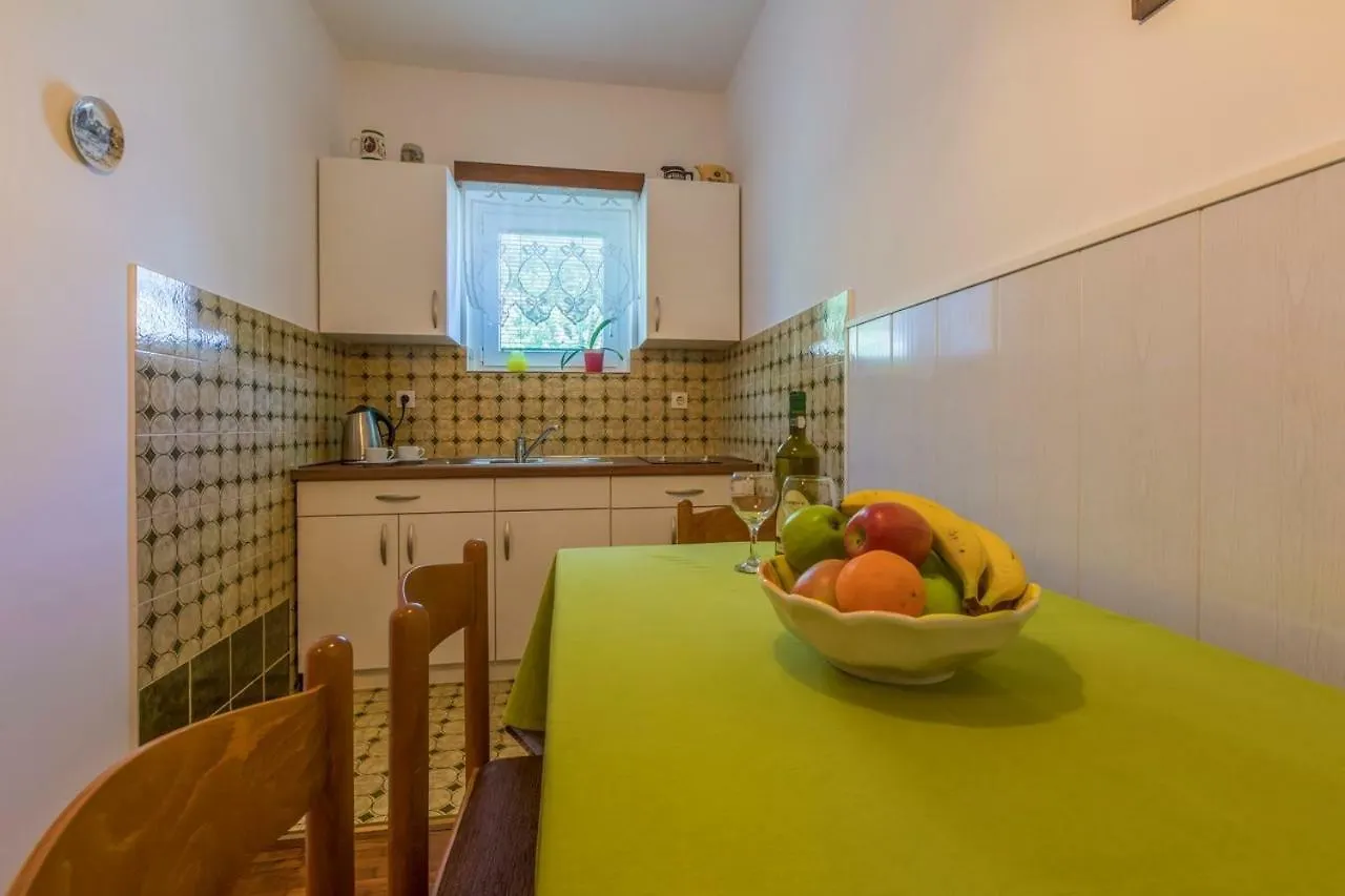 Two-Bedroom Apartment Crikvenica 3 0*,